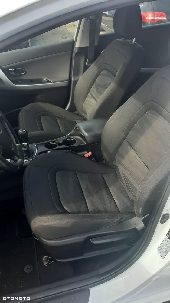 Kia Ceed 1.6 GDI Spirit - 13