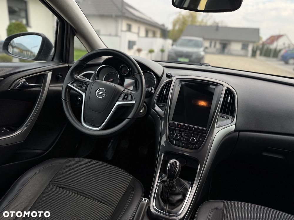 Opel Astra 1.4 T Cosmo - 14