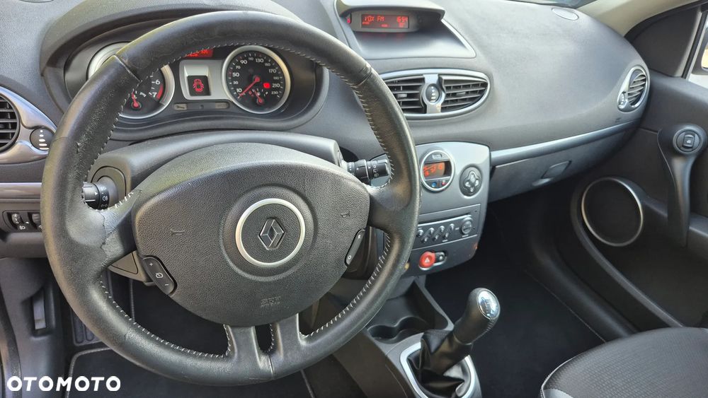 Renault Clio 1.6 Confort Privilege - 6