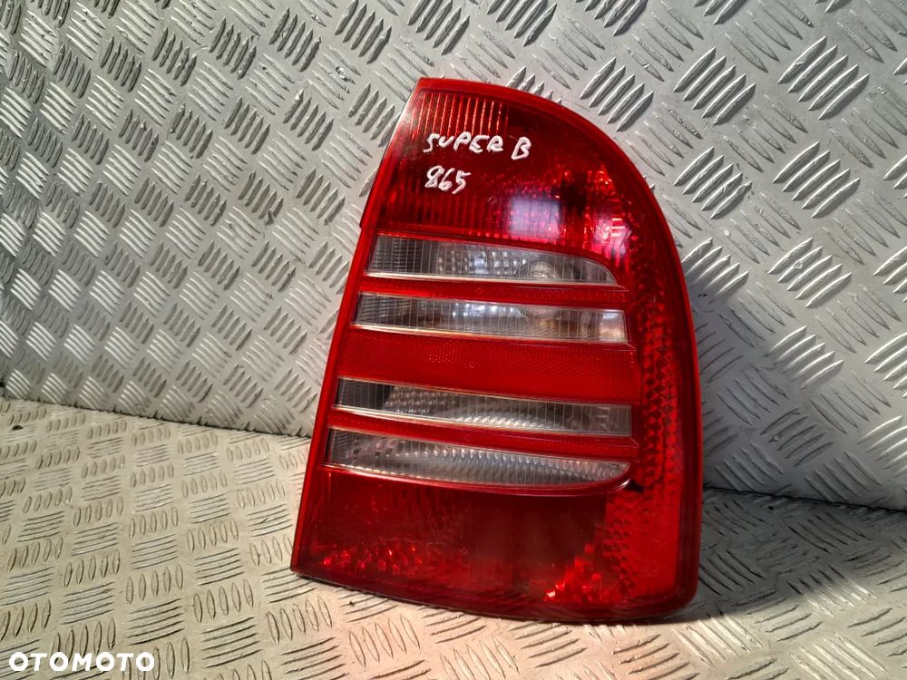 Lampa tylna SKODA SUPERB 02- 3U5945112 PRAWA - 1