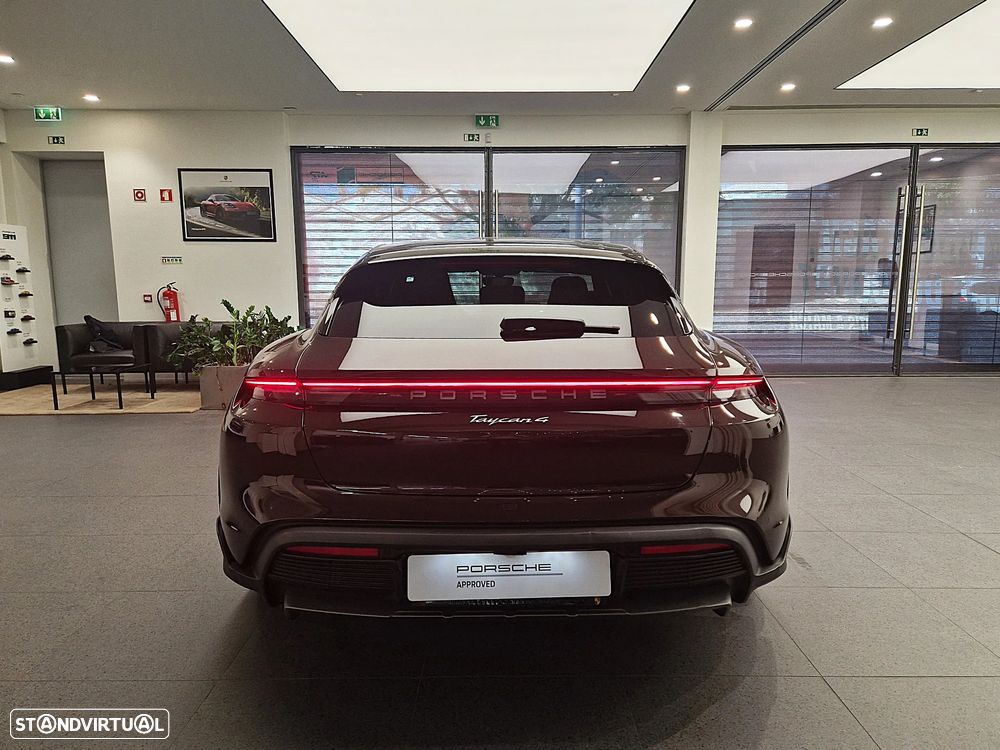 Porsche Taycan Cross Turismo 4 - 5