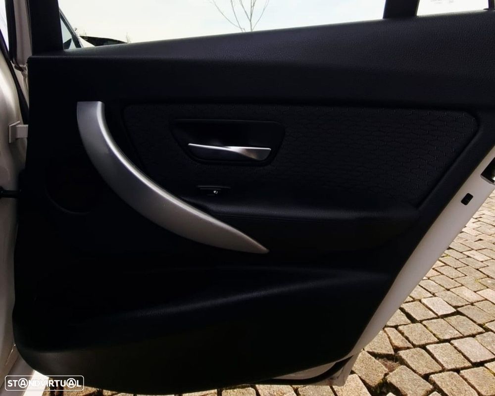 BMW 320 d Touring Pack M - 31