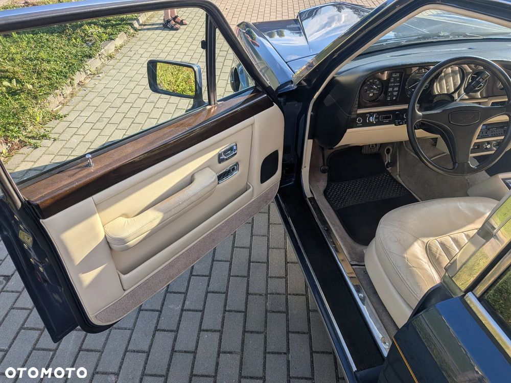 Bentley Eight - 25