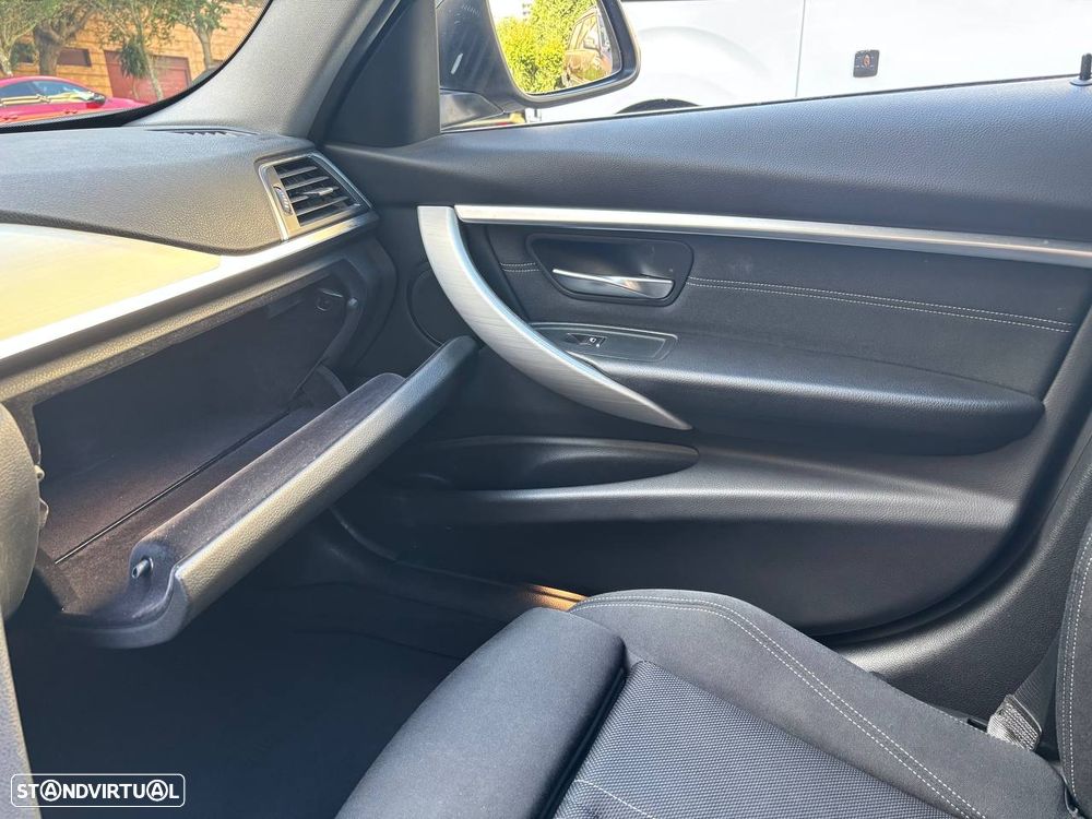 BMW 318 d Line Sport Auto - 12