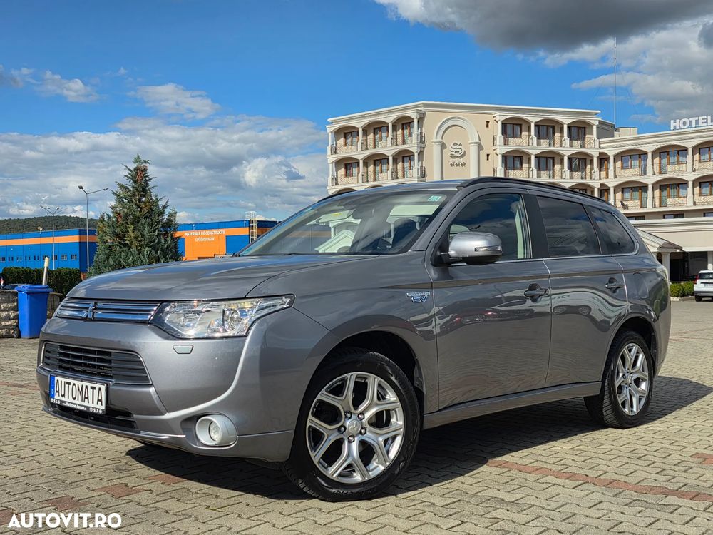 Mitsubishi Outlander 2.0 4WD Plug-In Hybrid Top - 34