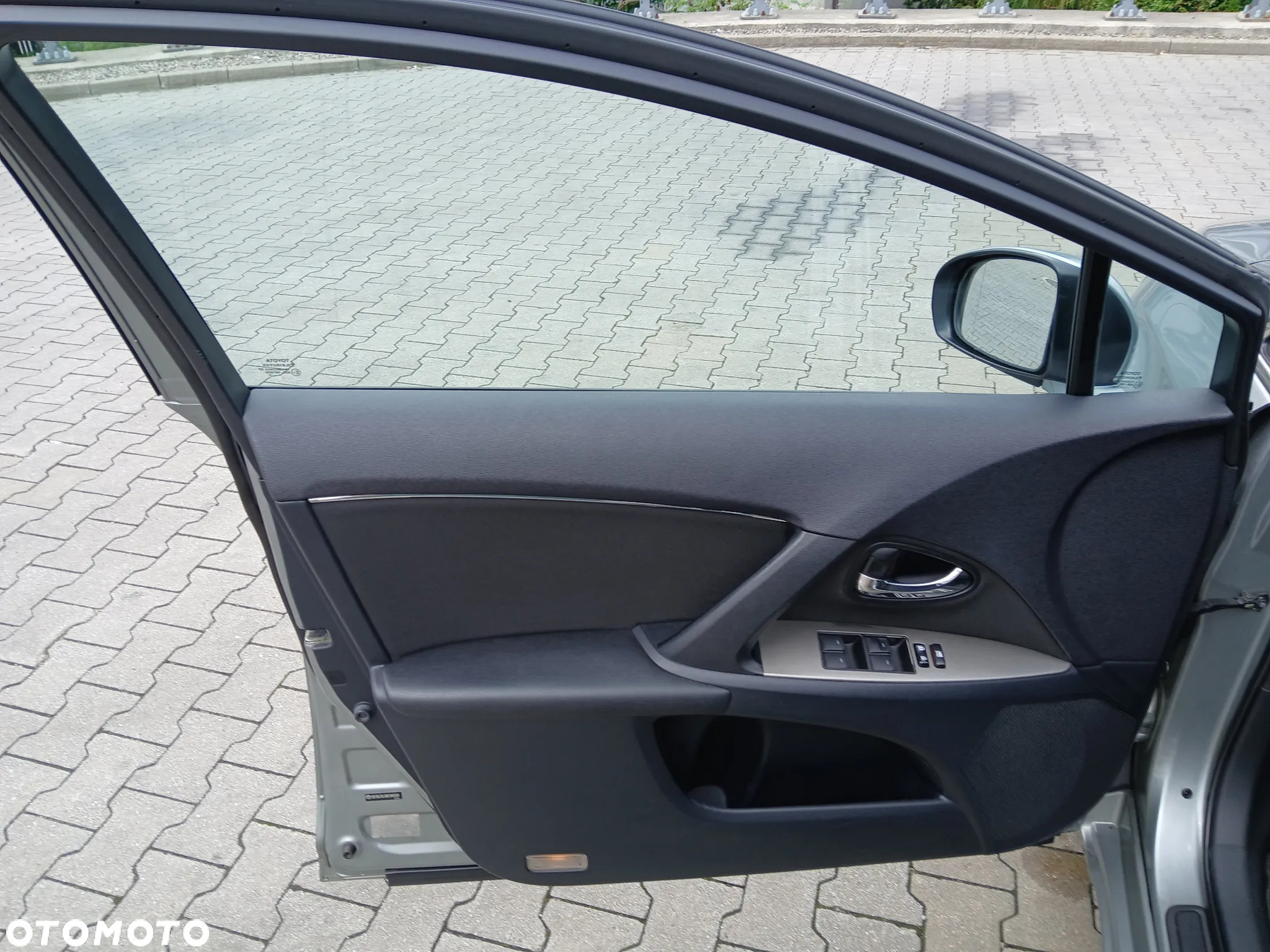 Toyota Avensis 1.8 Premium - 12