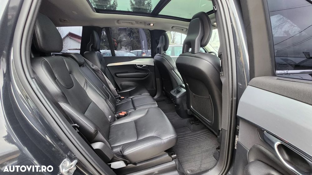 Volvo XC 90 D5 AWD Geartronic Momentum - 32