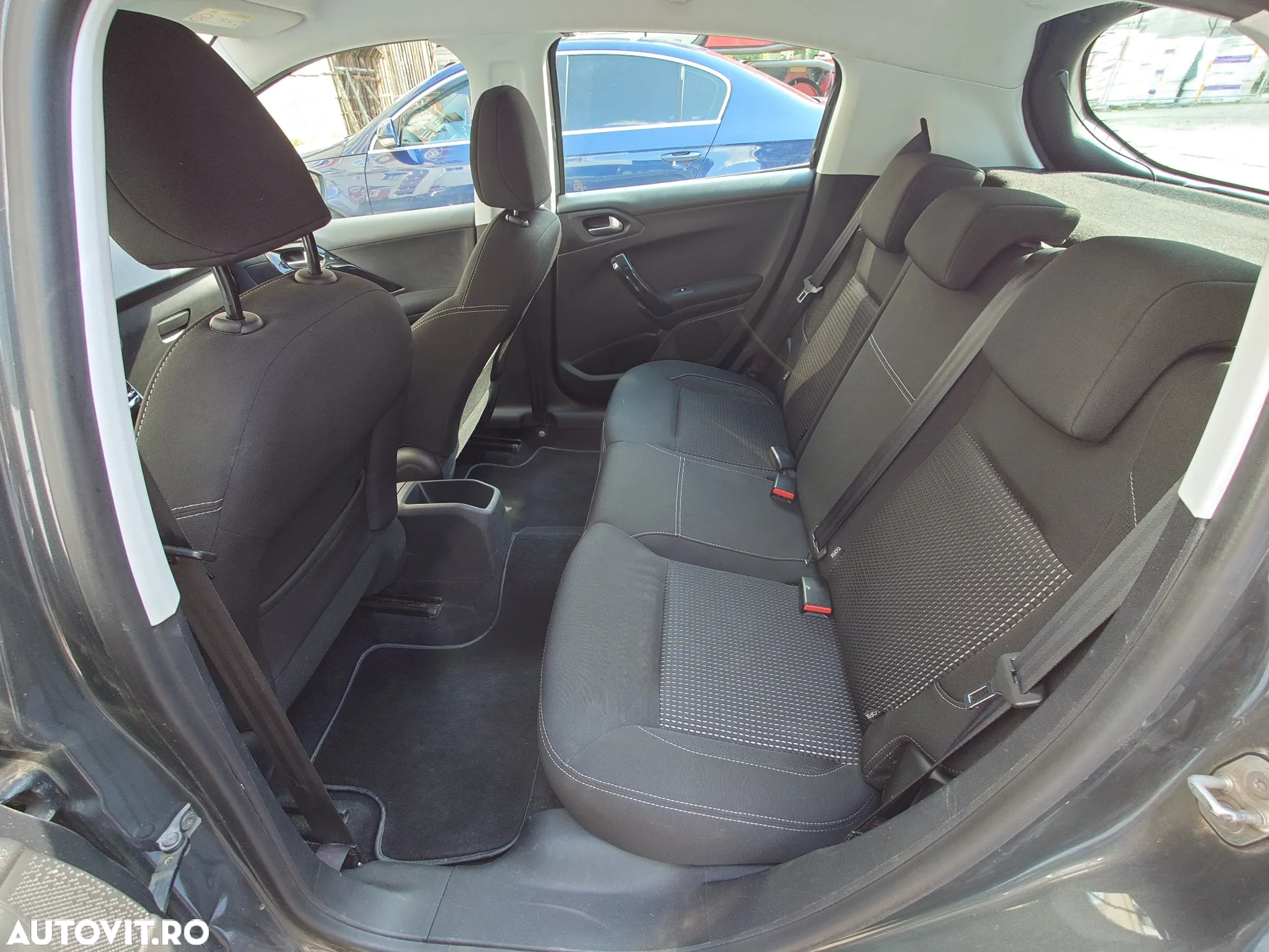Peugeot 208 1.2 L PureTech Allure - 26