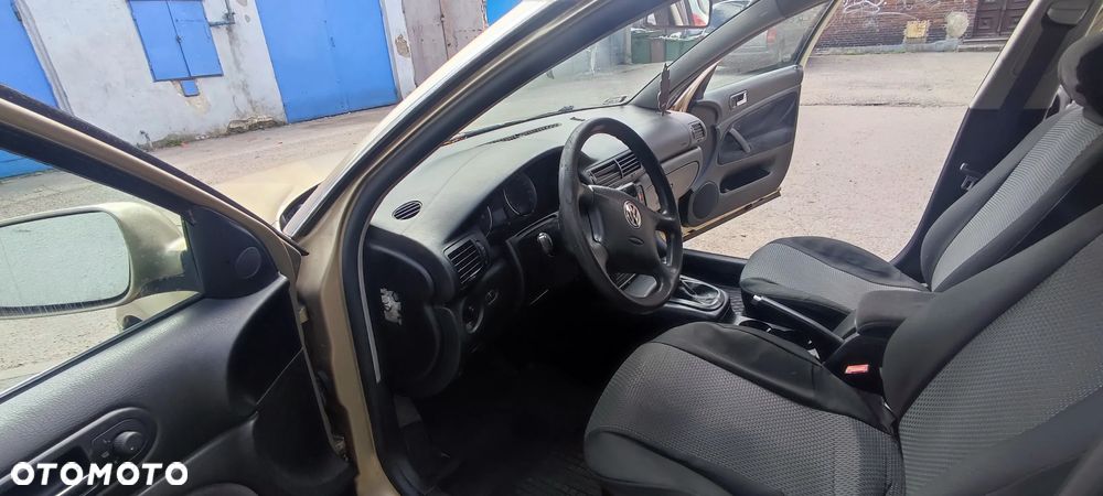 Volkswagen Passat - 5