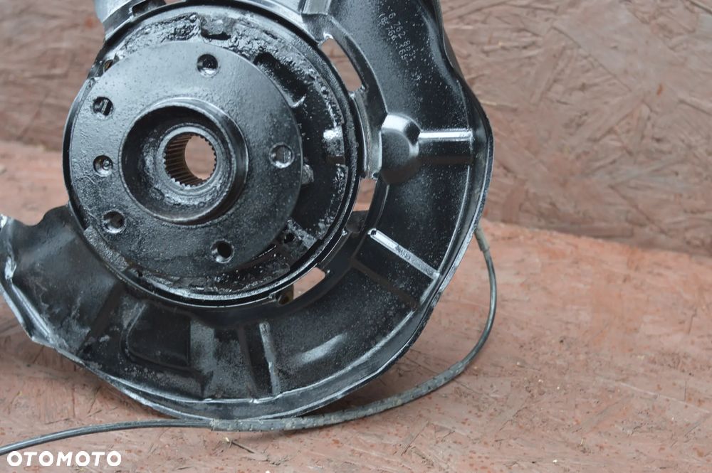 BMW E81 / E82 / E87 / E90 / E91 / E92 ORYGINALNA ZWROTNICA TYŁ LEWA / PRAWA / PIASTA TYŁ O NR.  33 32 6 774 807 / 33 32 6 757 735 / 33 32 6 774 808 OEM W DOBRYM STANIE - 6