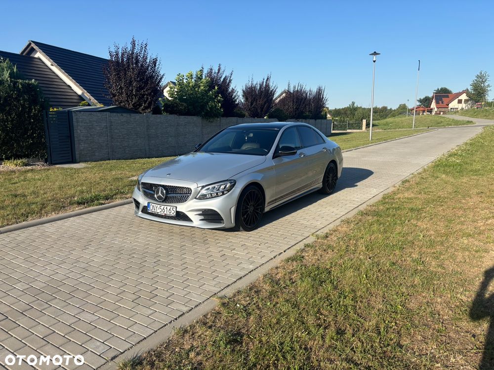 Mercedes-Benz Klasa C 300 9G-TRONIC - 2