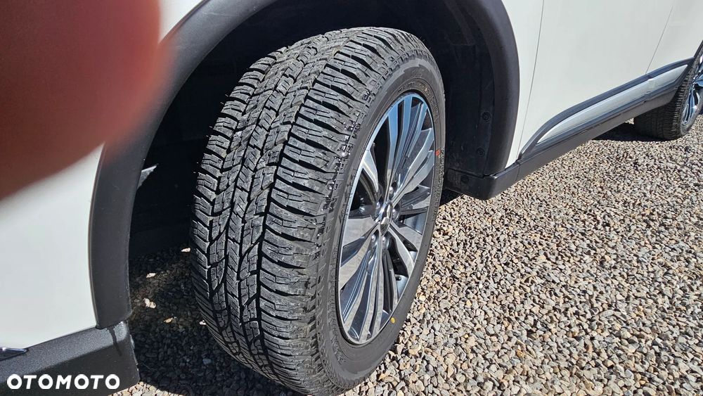 Mitsubishi Outlander - 9