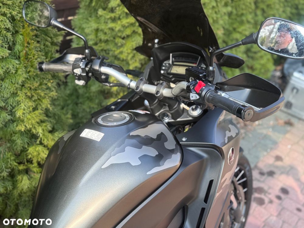 Honda VFR - 9