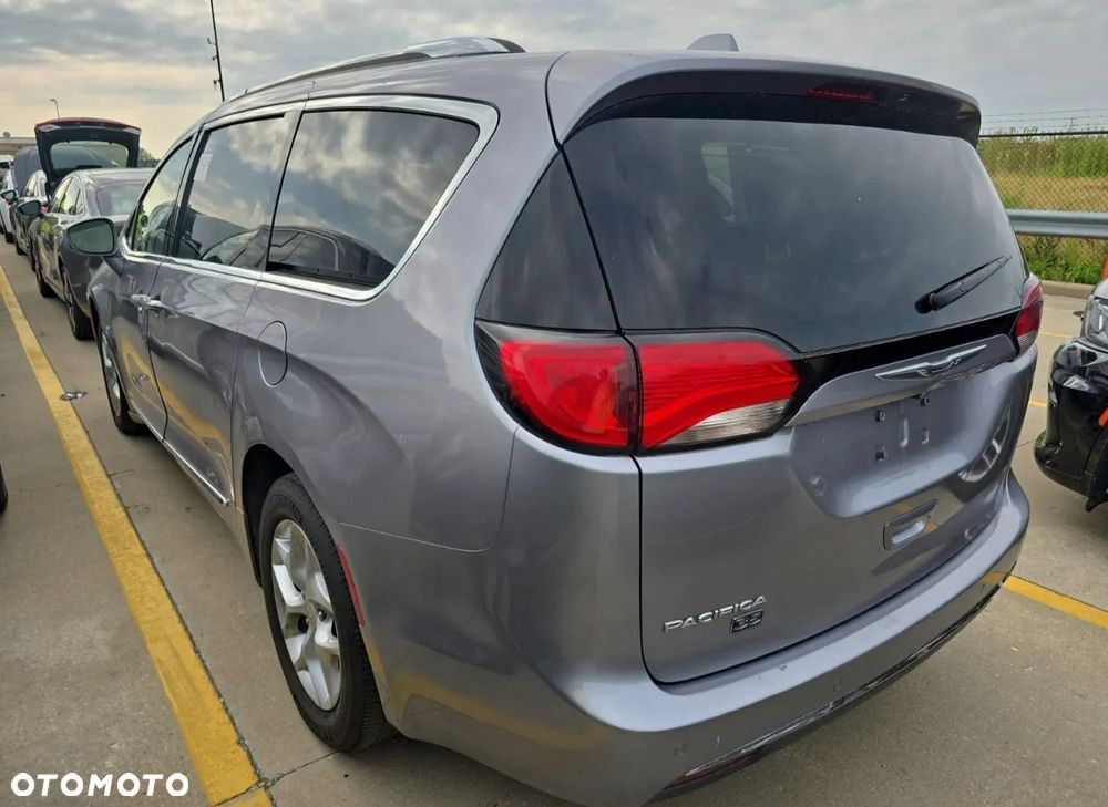 Chrysler Pacifica - 18