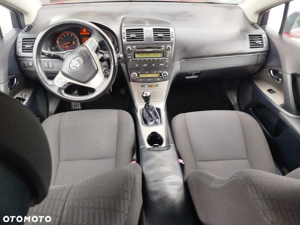 Toyota Avensis - 11