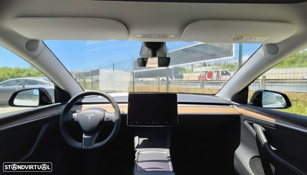 Tesla Model Y Long Range Dual Motor AWD - 11