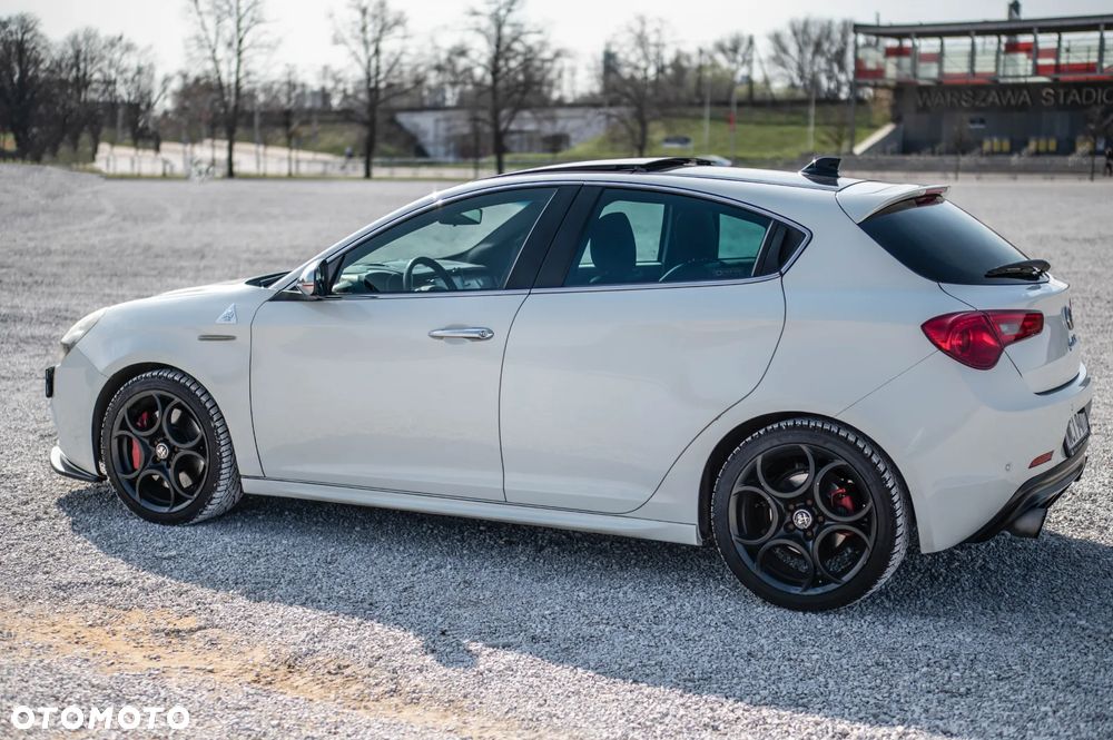 Alfa Romeo Giulietta ver-1750-tbi-quadrifoglio-verde - 17