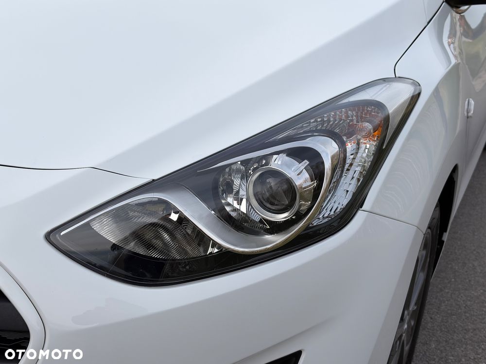 Hyundai i30 blue 1.4 Style - 14