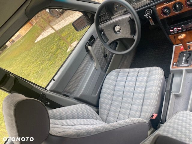 Mercedes-Benz W201 (190) - 22