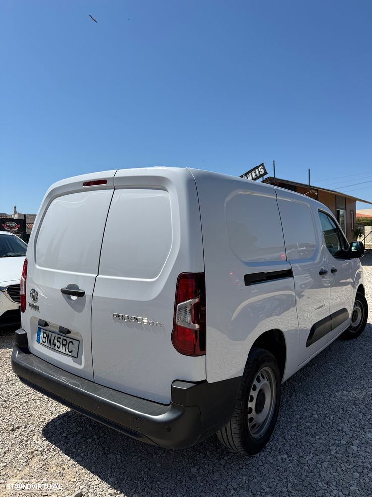 Toyota Proace City 1.5 D-4D 102cv L2 3 Lugares 2024 - 10