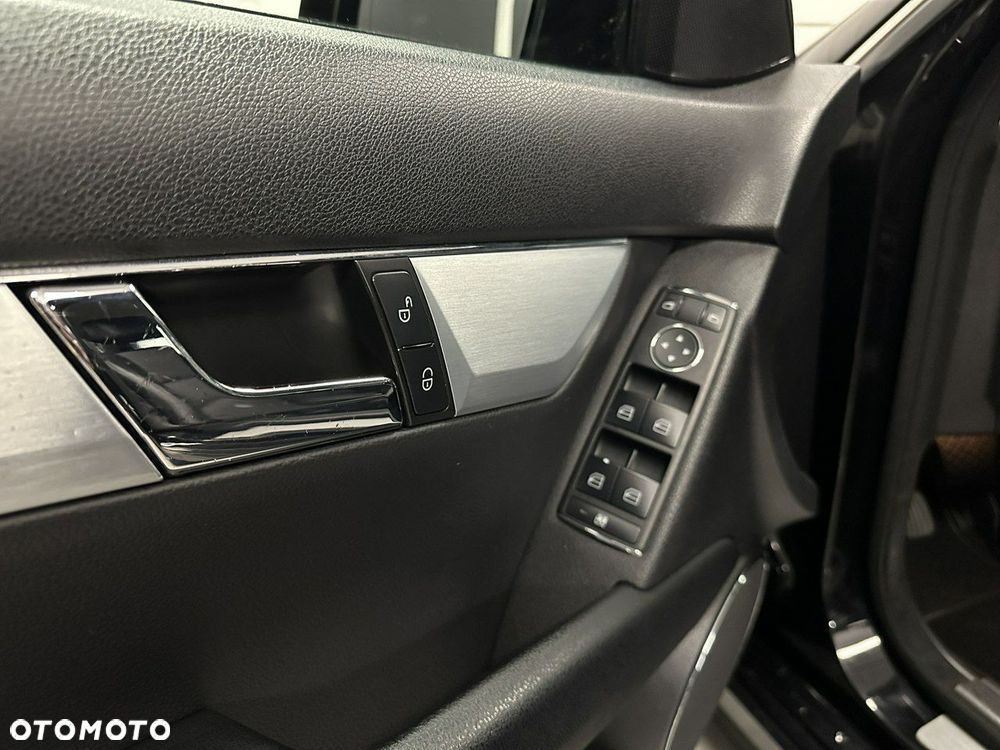 Mercedes-Benz Klasa C 200 7G-TRONIC Avantgarde Edition - 18