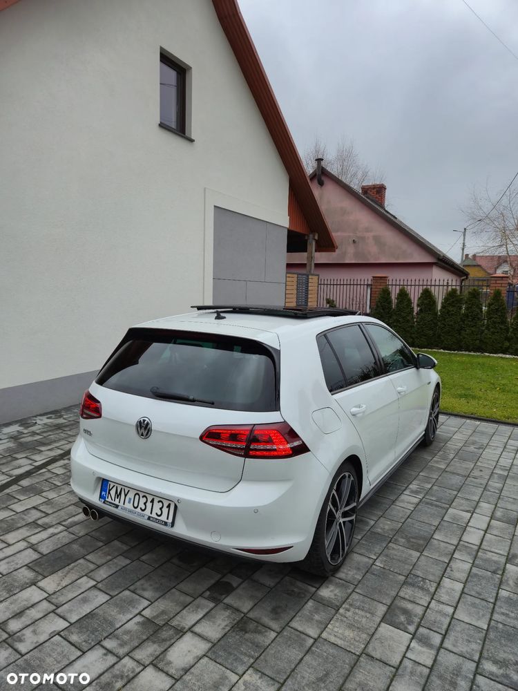 Volkswagen Golf - 5