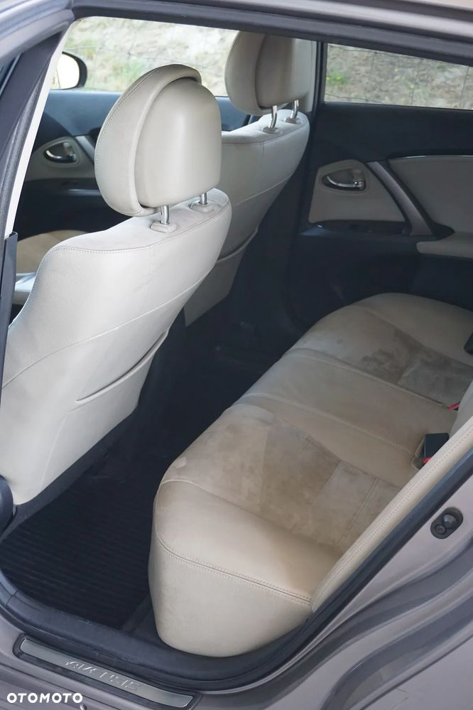 Toyota Avensis 1.8 Style - 21