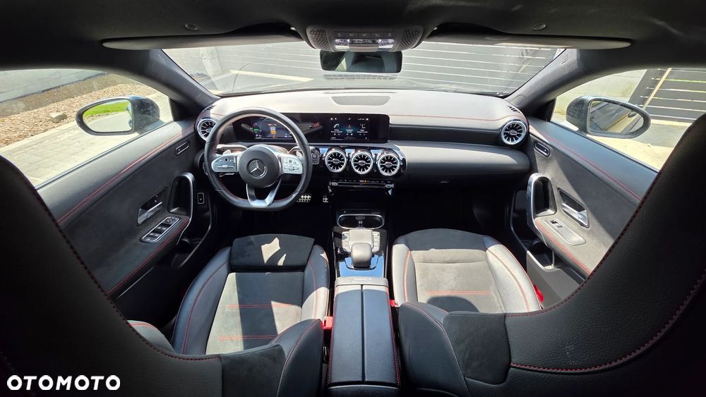 Mercedes-Benz CLA 250 e 8G-DCT AMG Line - 11