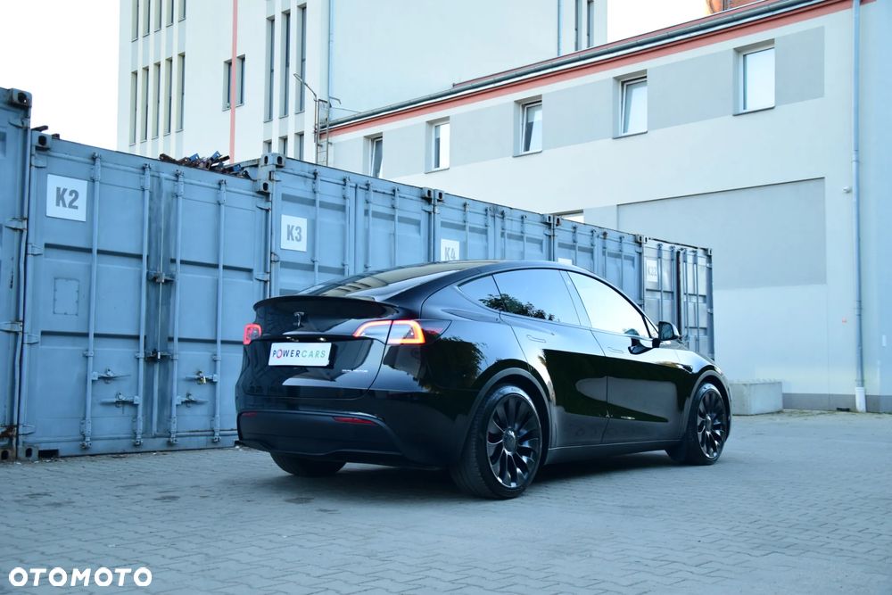 Tesla Model Y - 4