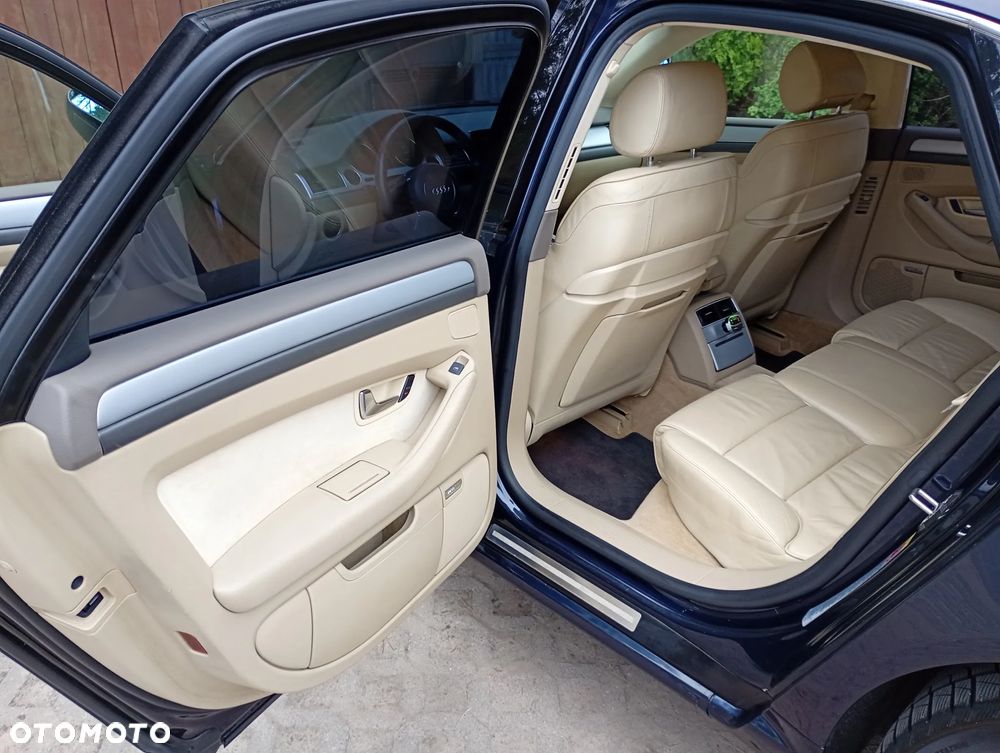 Audi A8 4.2 Quattro - 27