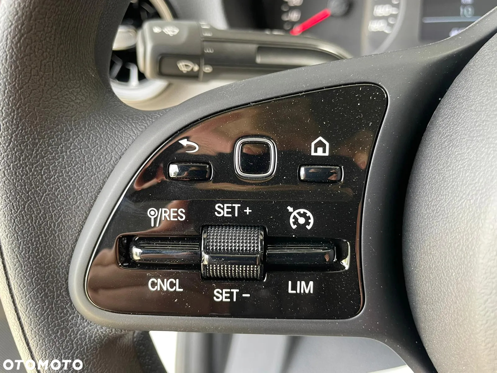 Mercedes-Benz Sprinter - 12
