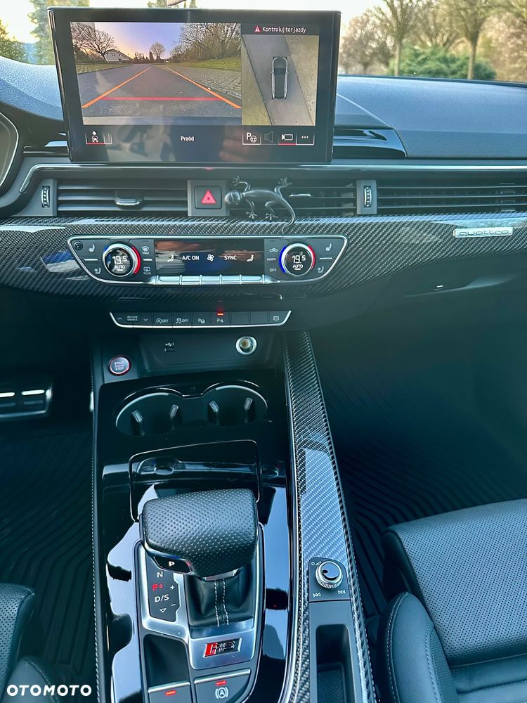 Audi RS4 Limousine - 15