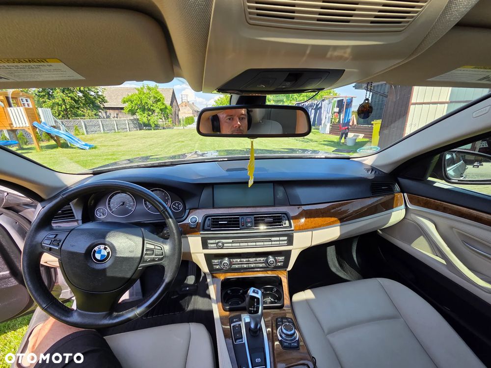 BMW Seria 5 528i Luxury Line - 11