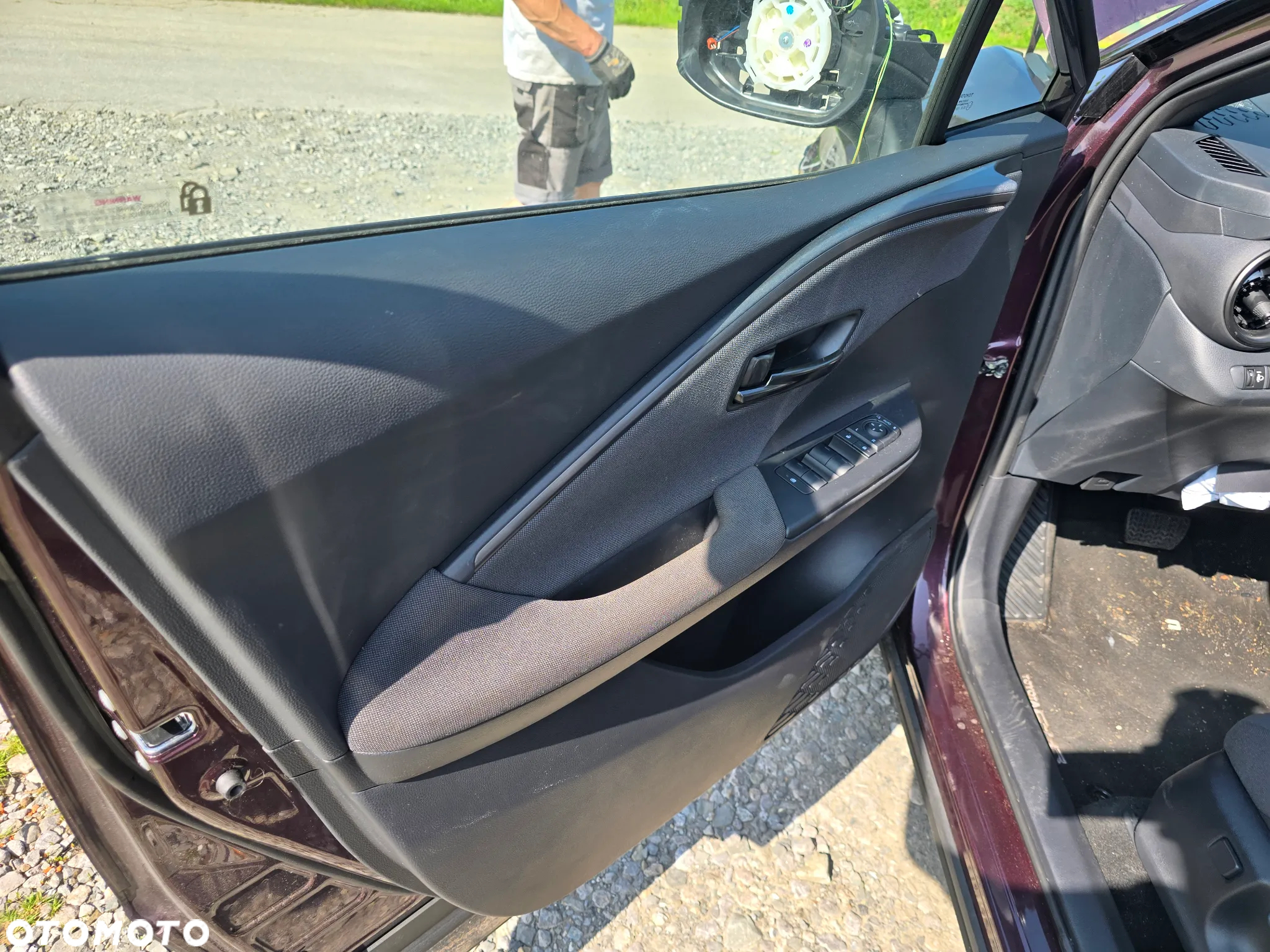 Toyota C-HR 2.0 Hybrid Black&White - 13