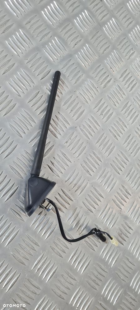 Mitsubishi L200 V Fullback Antena Radiowa - 1