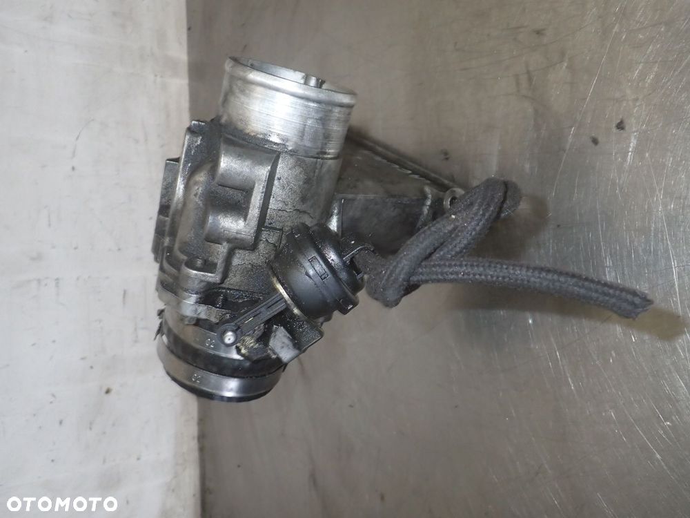 PRZEPUSTNICA Z PODSTAWĄ I EGR RENAULT LAGUNA 2.2 8200276591   -8200294794 - 2