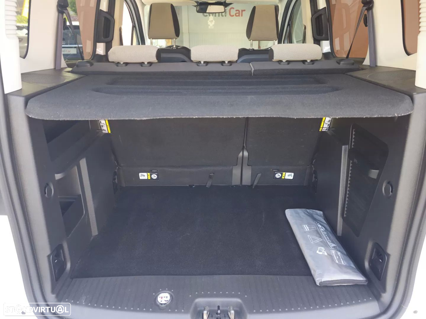 Ford Tourneo Courier 1.5 TDCi Titanium - 11