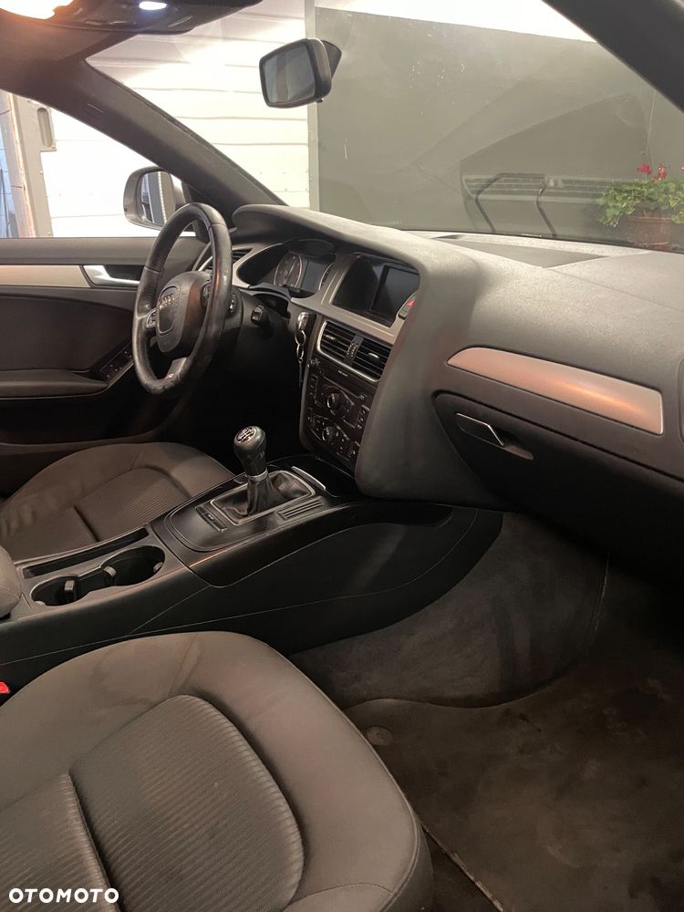 Audi A4 Limousine - 15