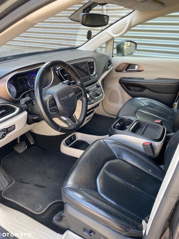 Chrysler Pacifica - 14