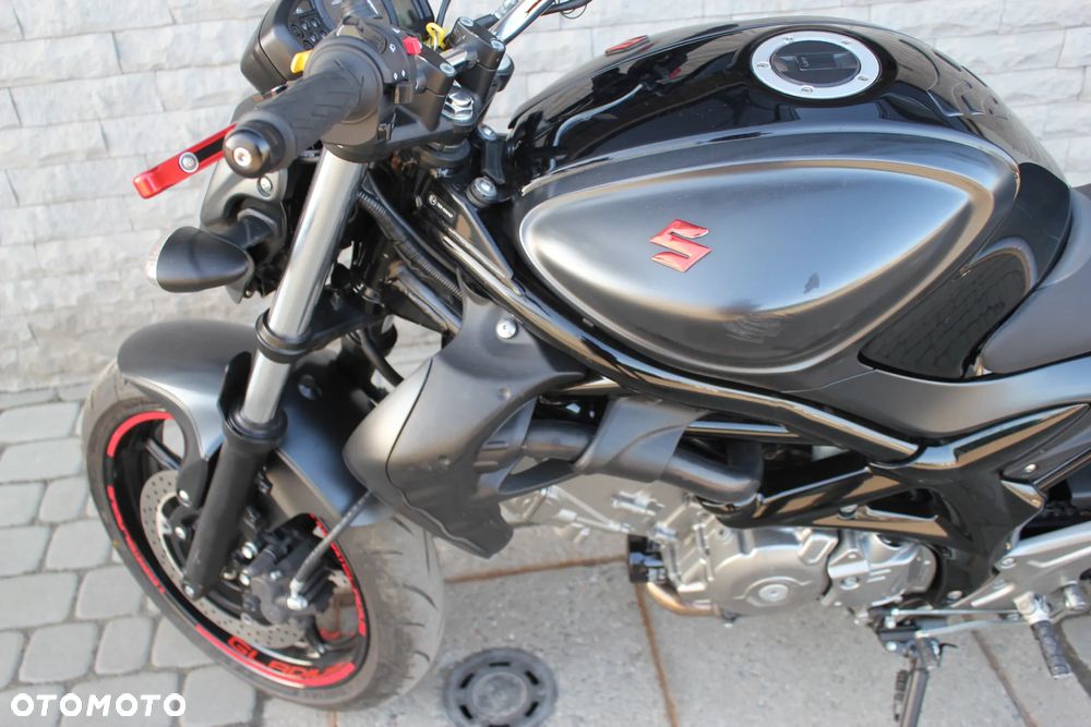 Suzuki Gladius - 5