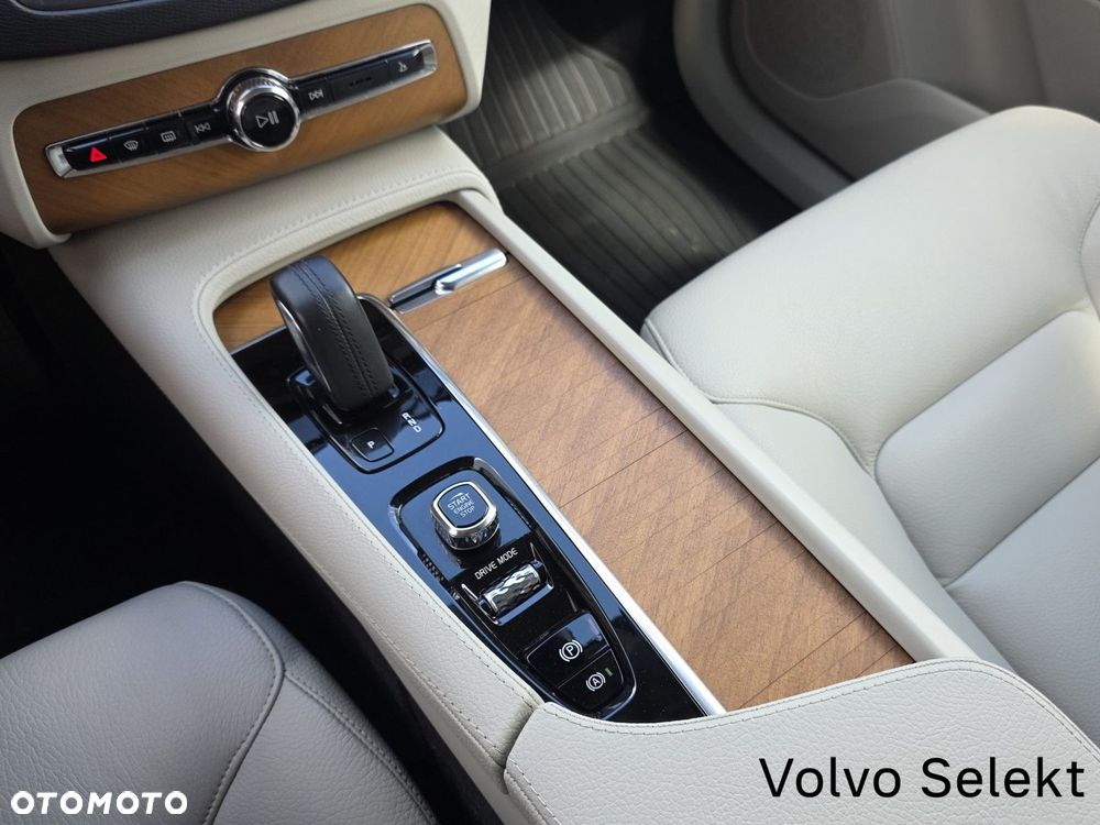 Volvo XC 90 - 30