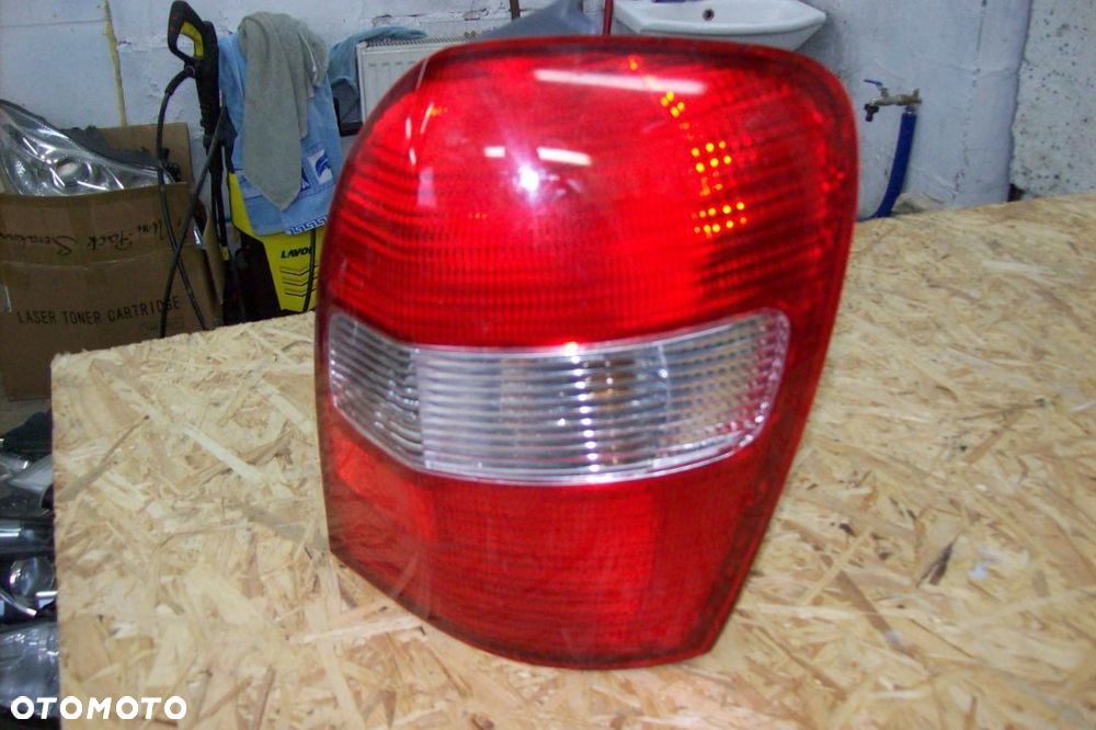 LAMPA TYLNA PRAWA MAZDA 323F/R1287 - 2