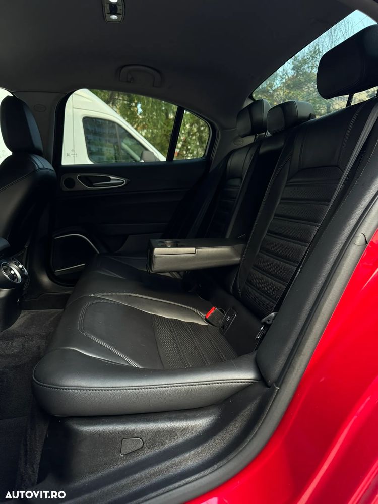 Alfa Romeo Giulia 2.0 Turbo AWD AT8 Veloce - 15