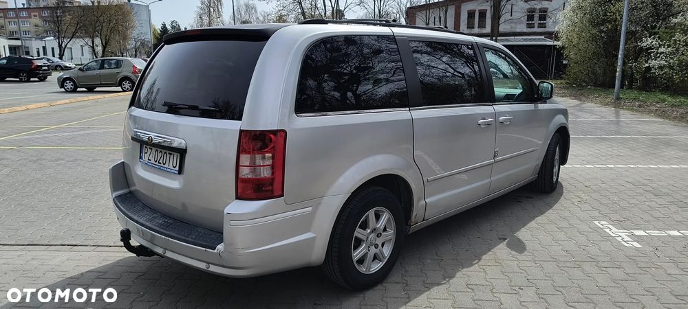 Chrysler Town & Country - 3