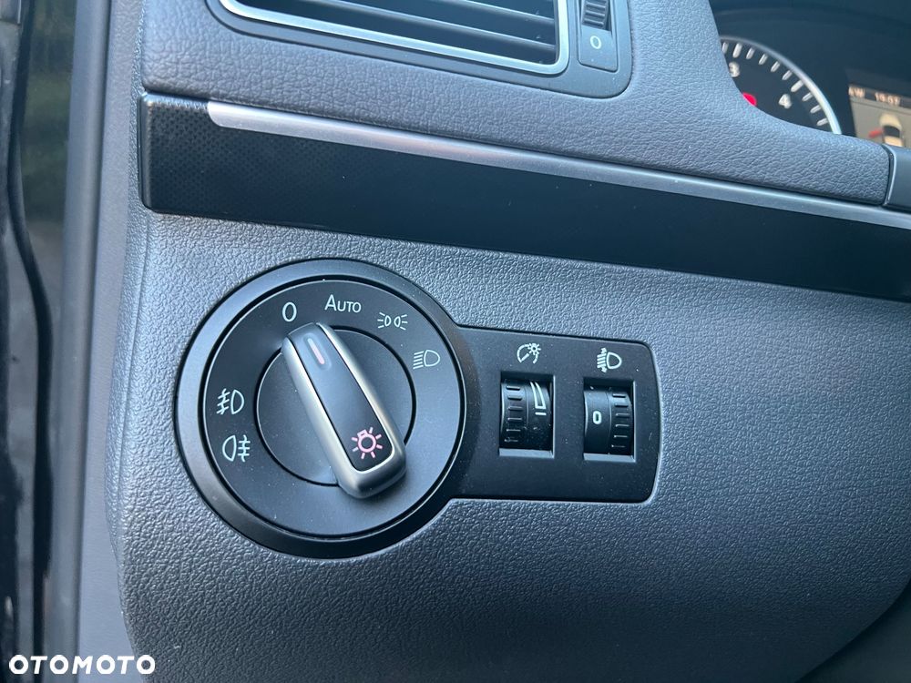 Volkswagen Touran 1.6 TDI DPF BlueMotion Technology Highline - 22