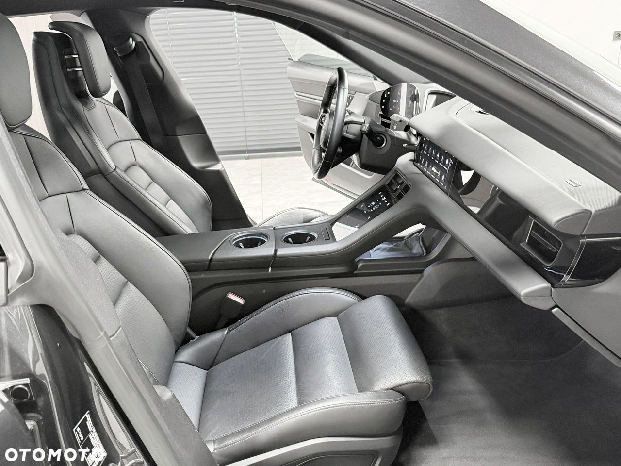 Porsche Taycan Sport Turismo Performance Plus - 18