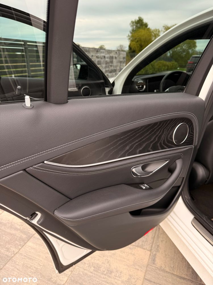 Mercedes-Benz Klasa E 220 d 4-Matic 9G-TRONIC - 15