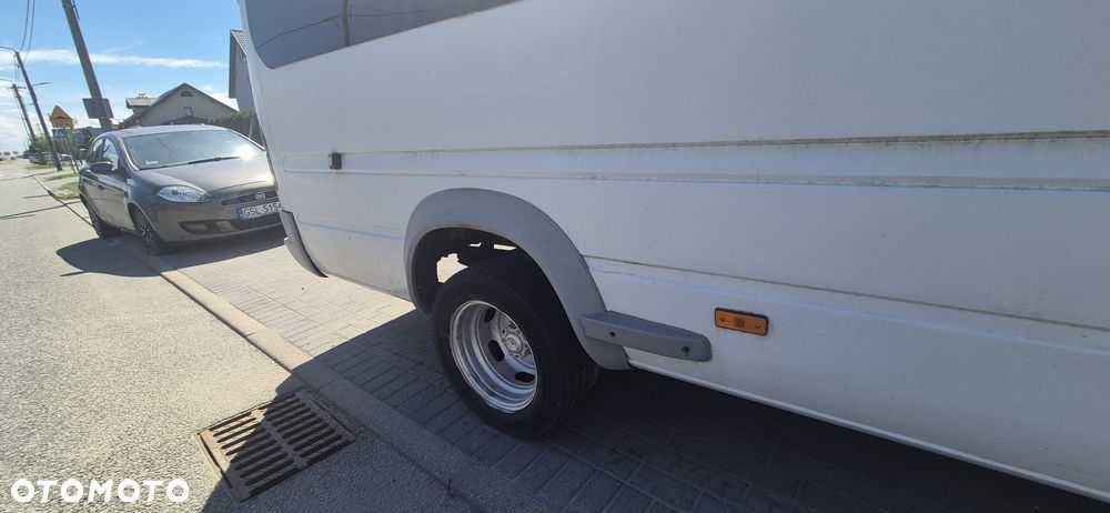 Mercedes-Benz Sprinter 413 - 12