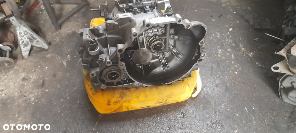 SKRZYNIA BIEGÓW KIA CARENS II 2.0 CRDI L4R - 5