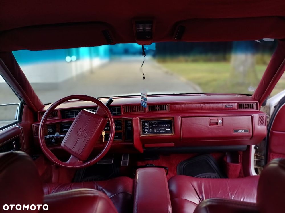 Cadillac Deville 4.9 STD - 27